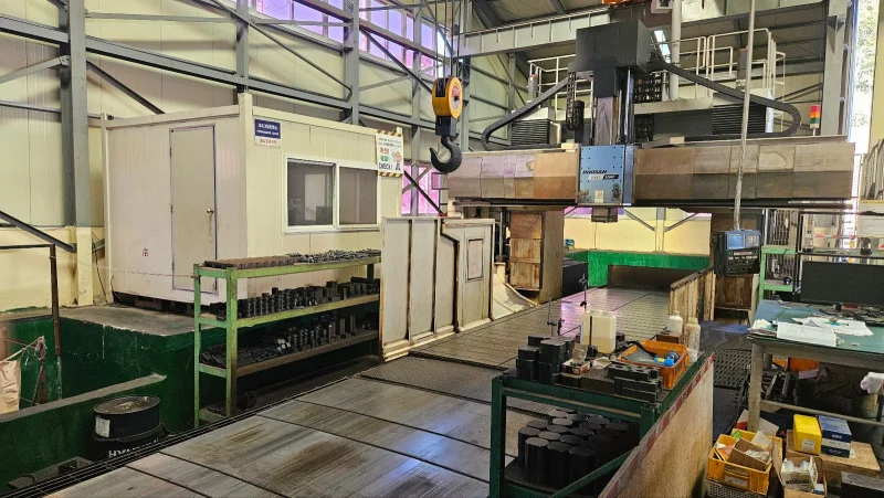 Doosan DCM-3280F double column vmc for urgent sale